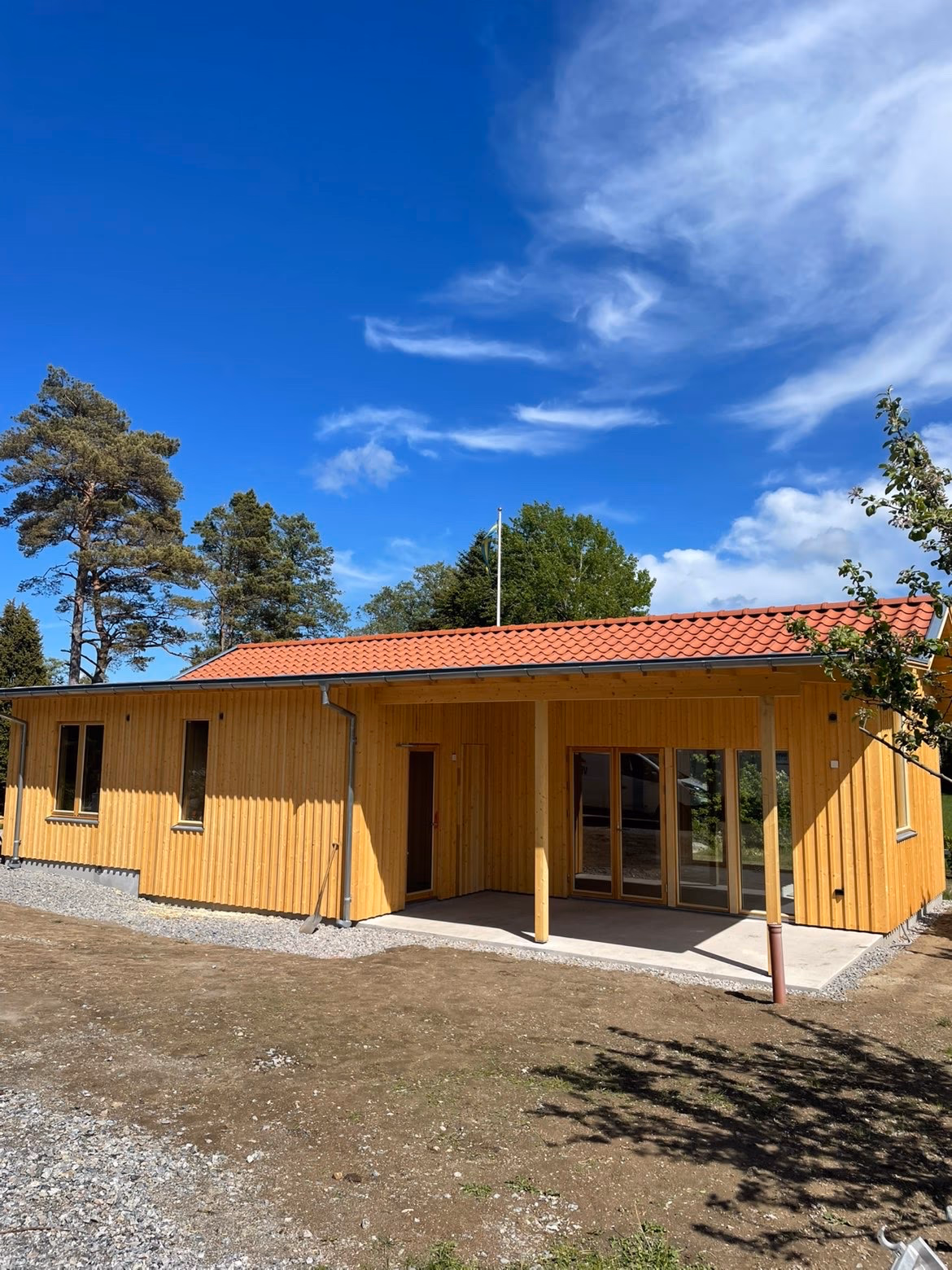 Pågående renovering av bostad i Bohuslän med nya fönster och fasad