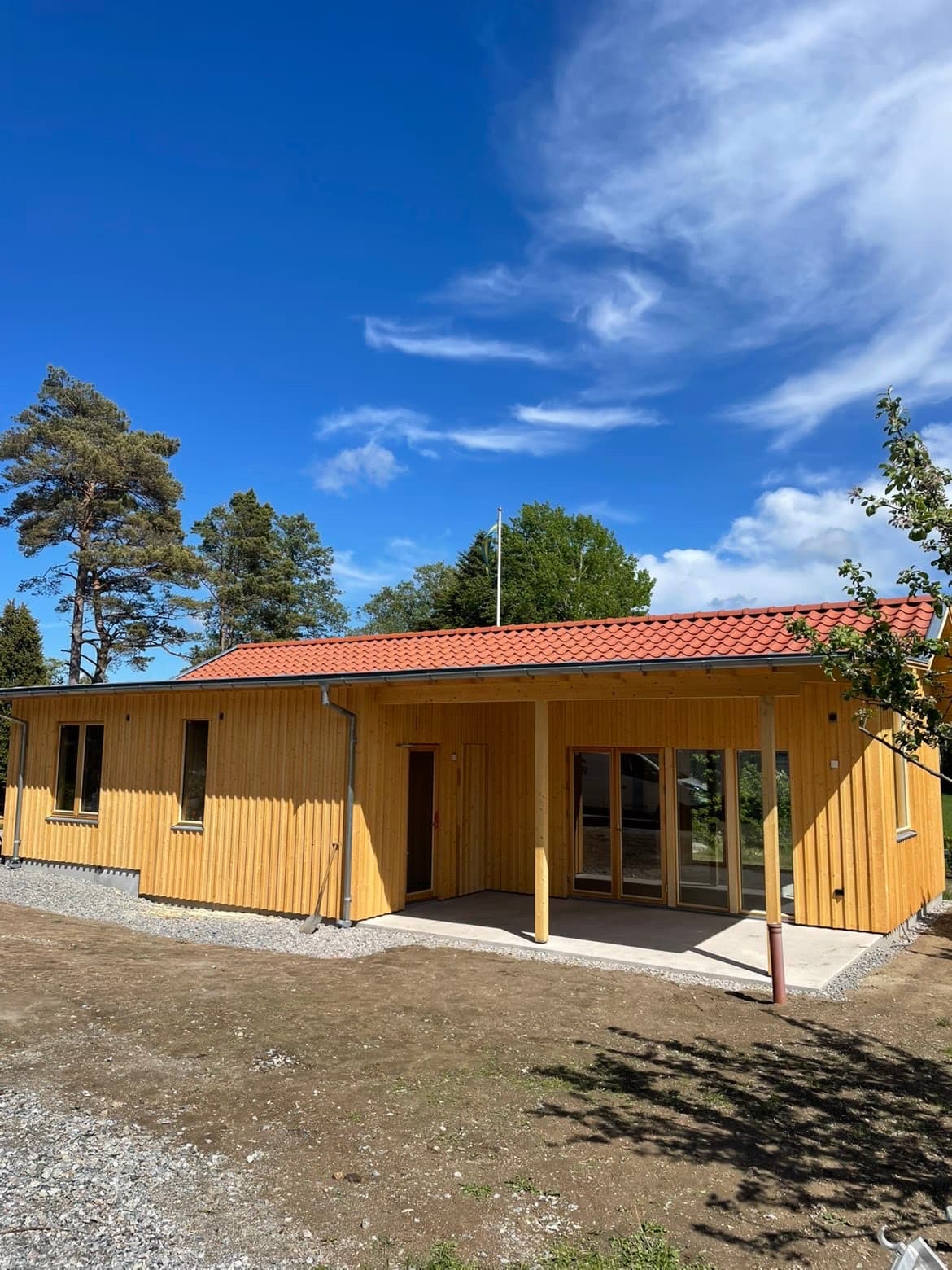 Pågående renovering av bostad i Bohuslän med nya fönster och fasad